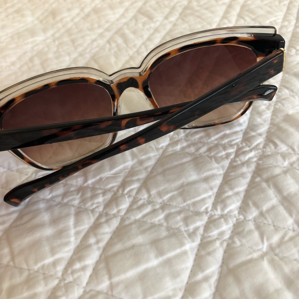 Tortoise Shell Color Sunglasses - Picture 6 of 6